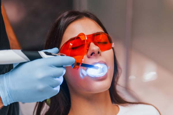How A Dentist Treats A Loose Dental Filling